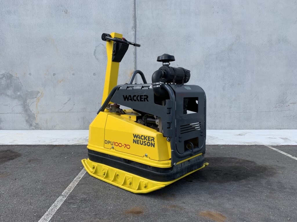 Light machinery rental niche