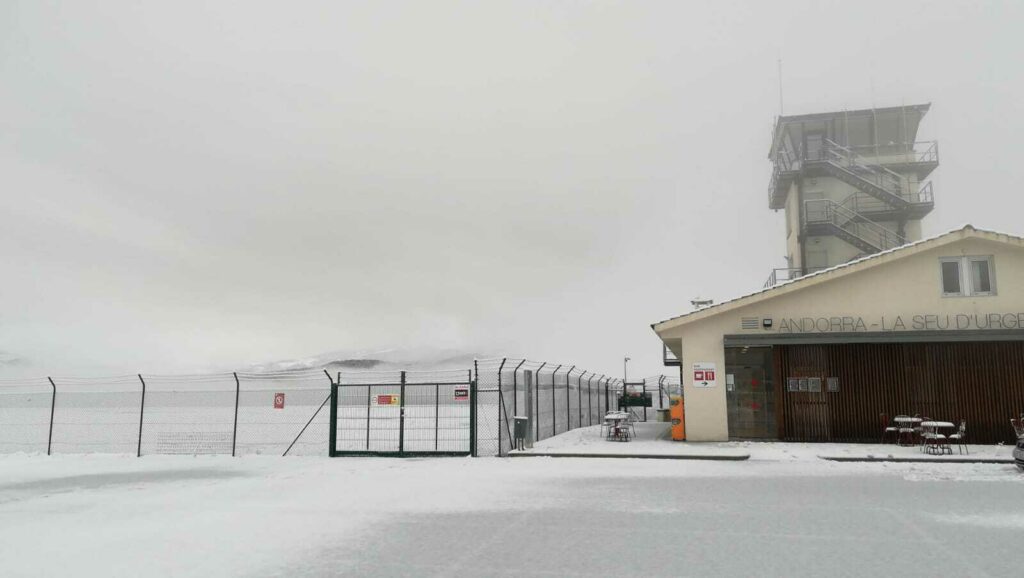 Andorra-La Seu d'Urgell Airport covered in snow
