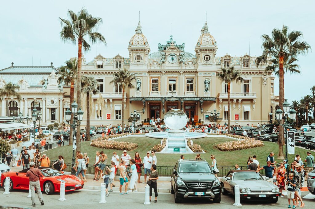 Cars, old buildings and a lot of people in Monaco